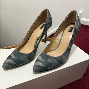 GILI Camouflage Heels - Gray and Black